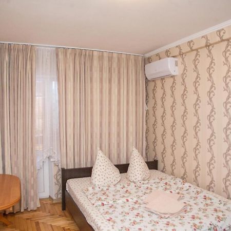 1 room apart on str. Ukrainskaya 34 Zaporizhia Exteriör bild