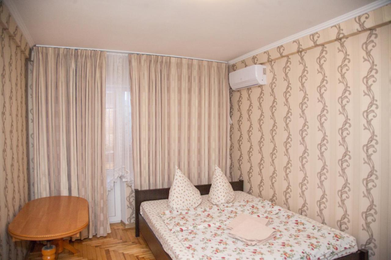 1 room apart on str. Ukrainskaya 34 Zaporizhia Exteriör bild